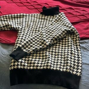 100 % cashmere sweater. No show of wear. Excellent condition